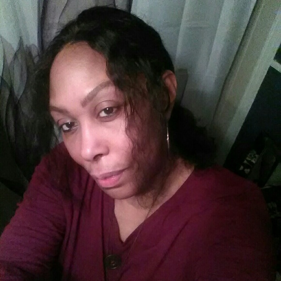 Meet your Posher, Stephanie - Picture 1 of 1